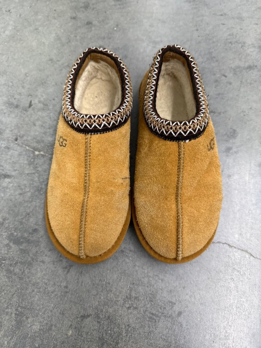 UGG tan shearling slippers embroidered trim size 6